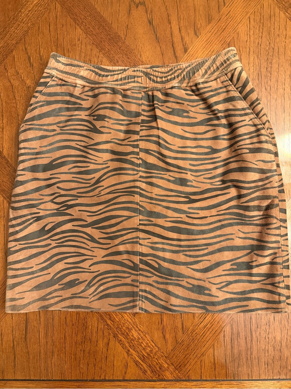WALTER BAKER Tiger Print Goat Leather Mini Skirt Neutral Suede Smocked $498 MSRP